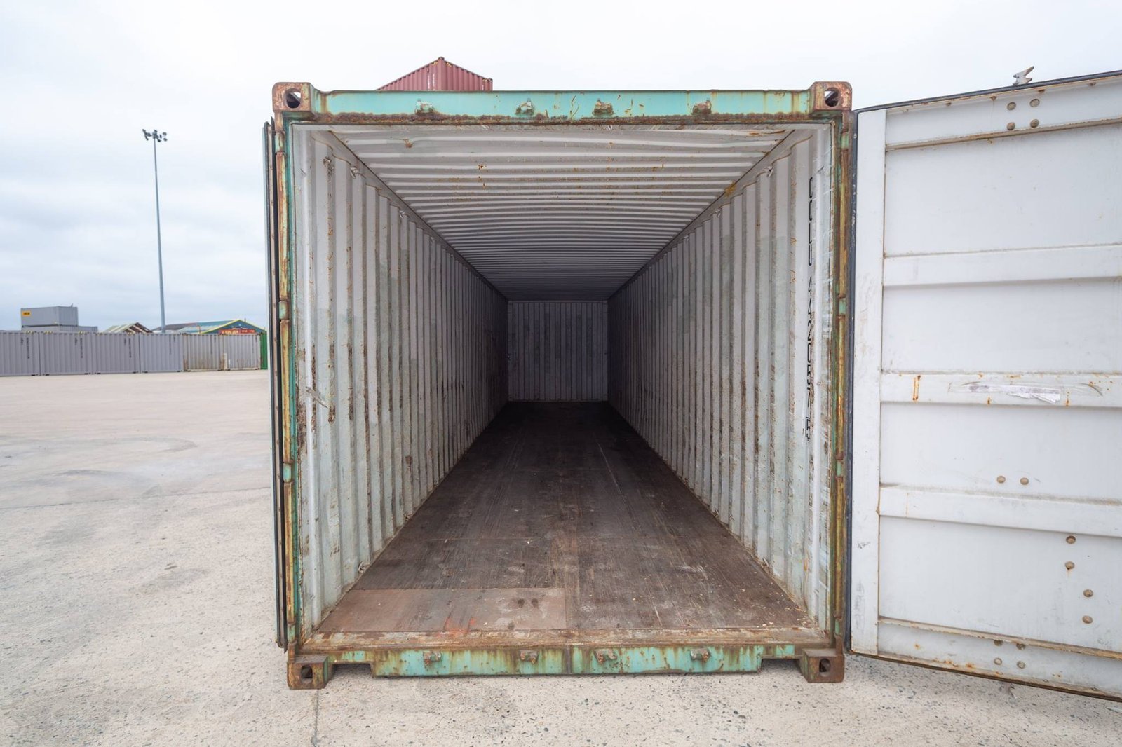 40FT Preloved Shipping Container β Wind & Watertight - Image 4