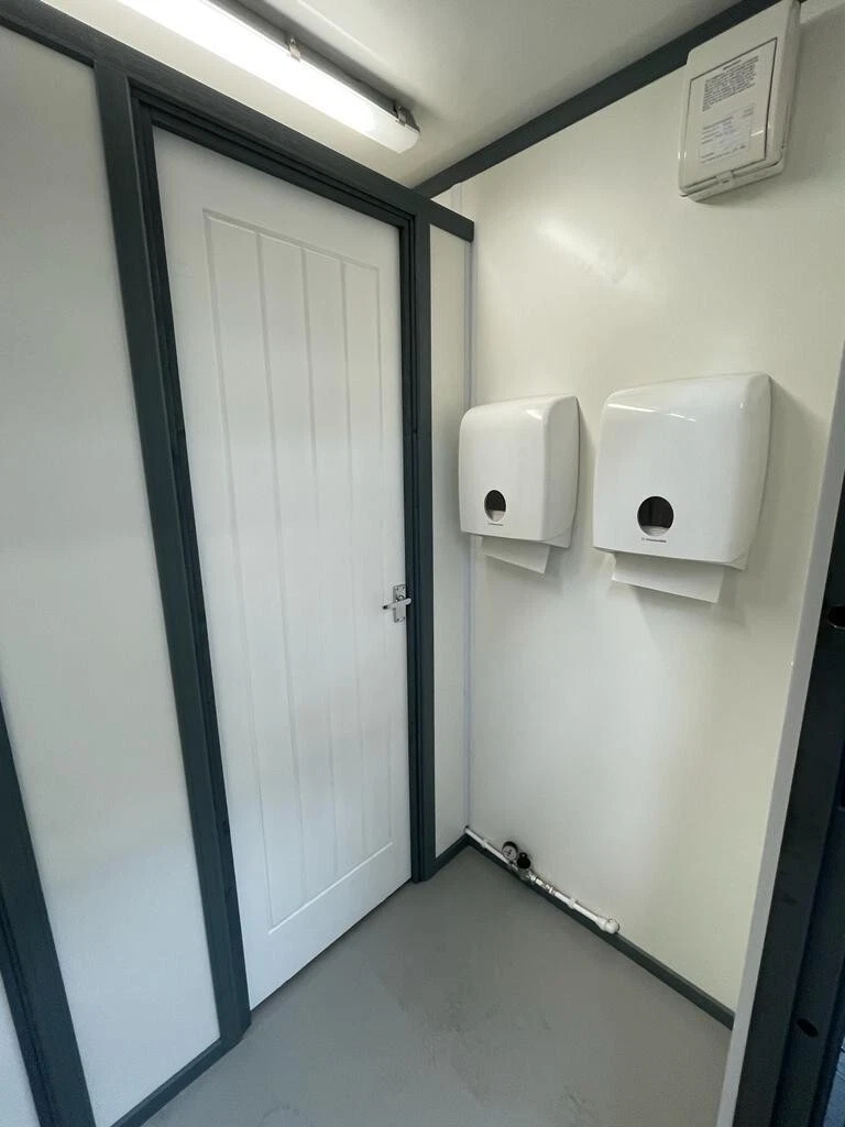 20ft x 8ft Shipping Container Toilet Block - Reading - Image 6